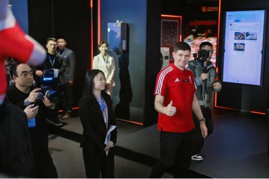 杰拉德现身海尔AWE,成Seeker套系全球001号用户