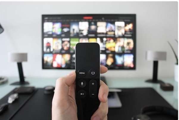 2025��OLED���ӳ���650��̨��ͬ������6.9%